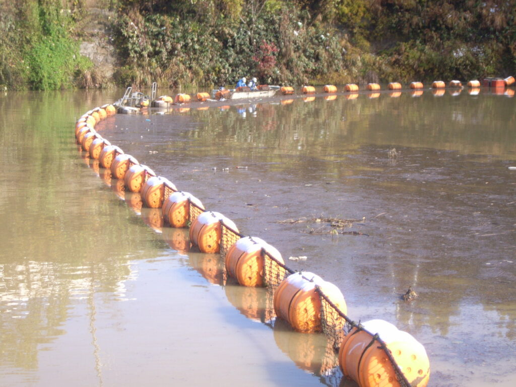 鯖石川ダム網場